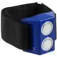 На картинке: Магнитный держатель для спортивных шейкеров Magneto, синий на белом фоне