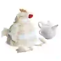 На картинке: Грелка на чайник «Курица-наседка» на белом фоне