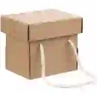 На картинке: Коробка для кружки Kitbag, с длинными ручками на белом фоне