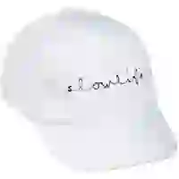На картинке: Бейсболка с вышивкой Slowlife, белая на белом фоне