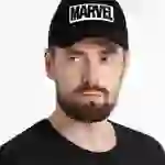 На картинке: Бейсболка Marvel, черная на белом фоне