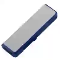 На картинке: Флешка Ferrum, серебристая с синим, 8 Гб на белом фоне