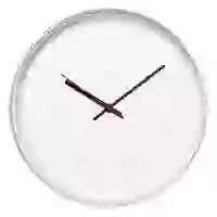 На картинке: Часы настенные ChronoTop, серебристые на белом фоне
