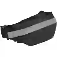 На картинке: Поясная сумка tagBag со светоотражающим элементом, черная на белом фоне
