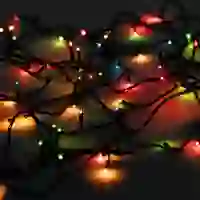 На картинке: Гирлянда illumiNation Maxi, с лампами накаливания, разноцветная на белом фоне