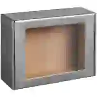 На картинке: Коробка с окном Visible, серебристая на белом фоне