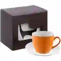 На картинке: Кофейная пара Refined в подарочной упаковке, оранжевая на белом фоне