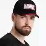 На картинке: Бейсболка с вышивкой Marvel, черная на белом фоне