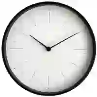 На картинке: Часы настенные Lacky, белые с черным на белом фоне