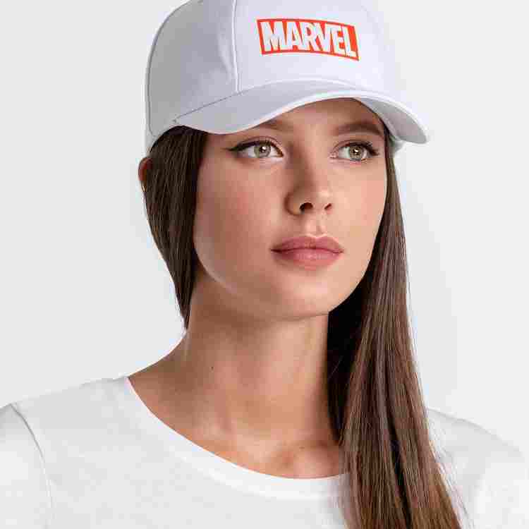 Бейсболка Marvel, белая на белом фоне