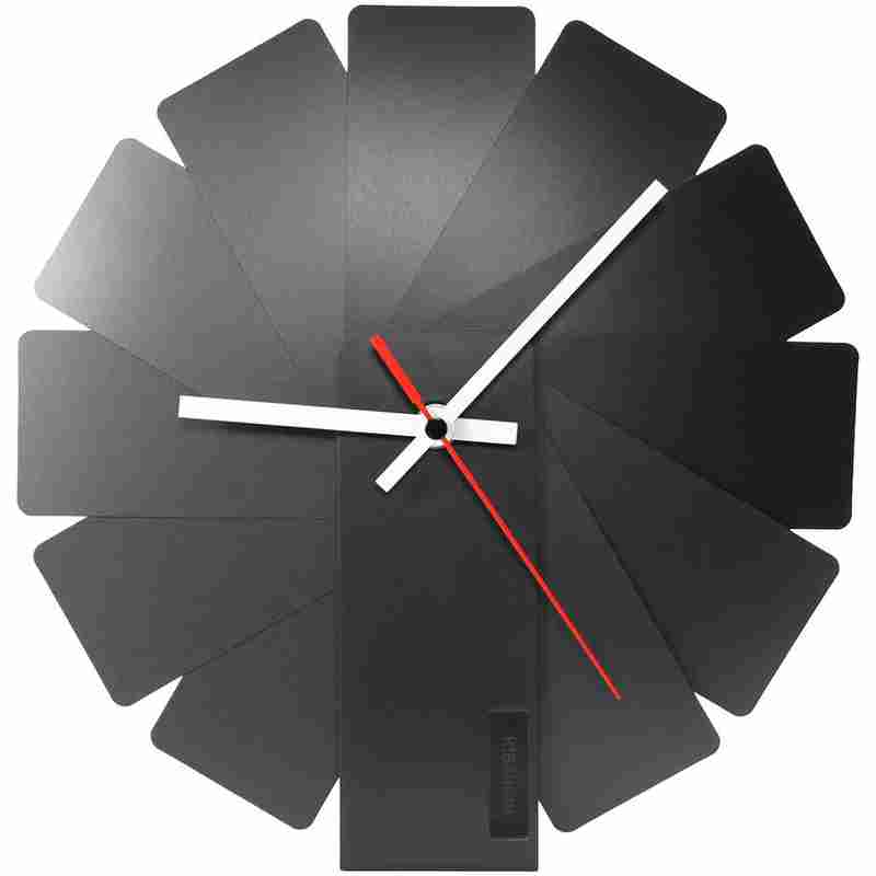 Часы настенные Transformer Clock. Black & Black на белом фоне