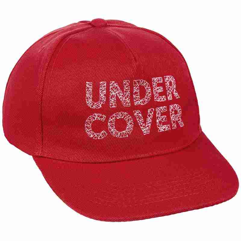 Бейсболка с вышивкой Undercover, красная на белом фоне